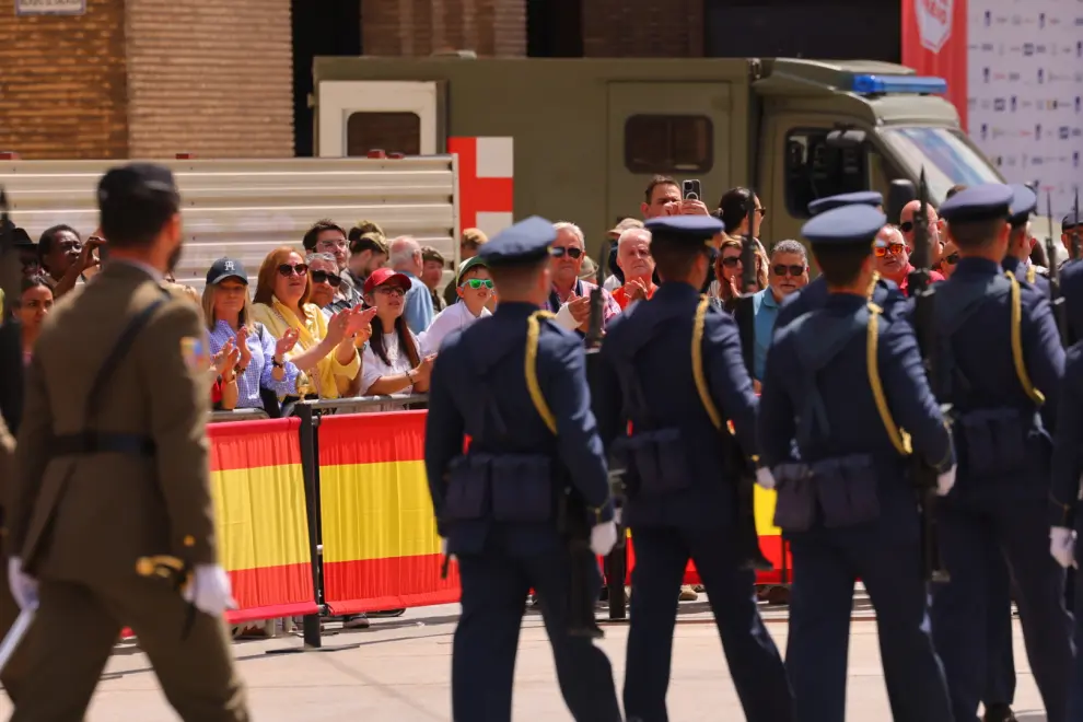 Solemne izado de bandera del Ejército del Aire y del Espacio en la plaza del Pilar de Zaragoza