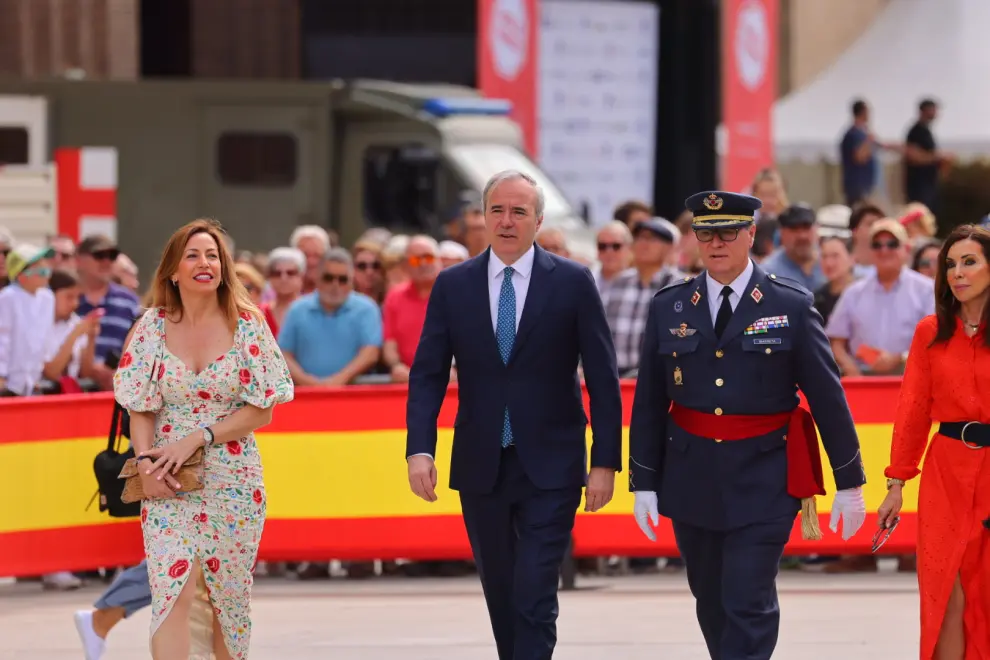 Solemne izado de bandera del Ejército del Aire y del Espacio en la plaza del Pilar de Zaragoza