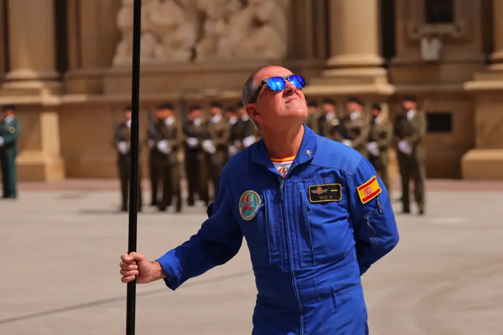 Solemne izado de bandera del Ejército del Aire y del Espacio en la plaza del Pilar de Zaragoza