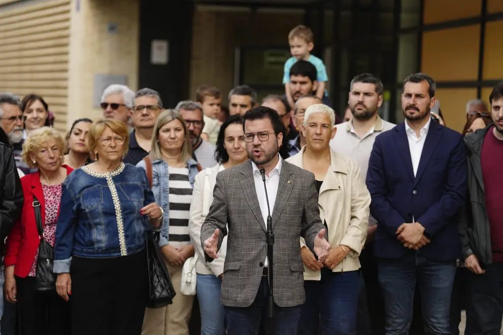 Elecciones en Cataluña 2024: el presidente de la Generalitat de Cataluña y candidato de ERC a la reelección, Pere Aragonès, tras ejercer su derecho a voto en el Institut Joan Coromines en Pineda de Mar, Barcelona