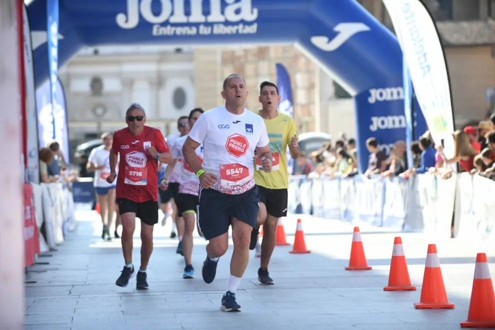 La buena temperatura ha permitido disfrutar de una agradable carrera por Zaragoza.