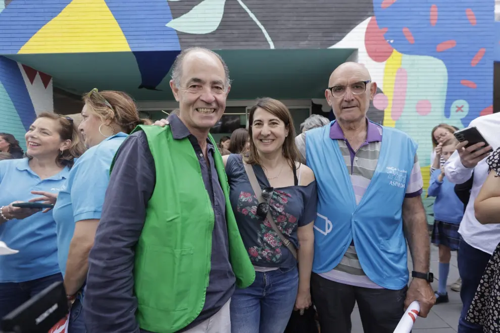 Lanzamientos de besos a las puertas de los hospitales