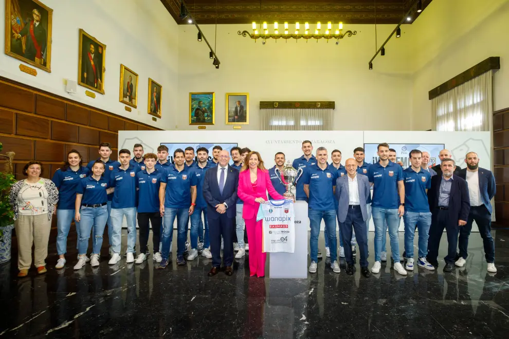Recepción al equipo Wanapix Sala 10 en el Ayuntamiento de Zaragoza tras logral el ascenso a la élite