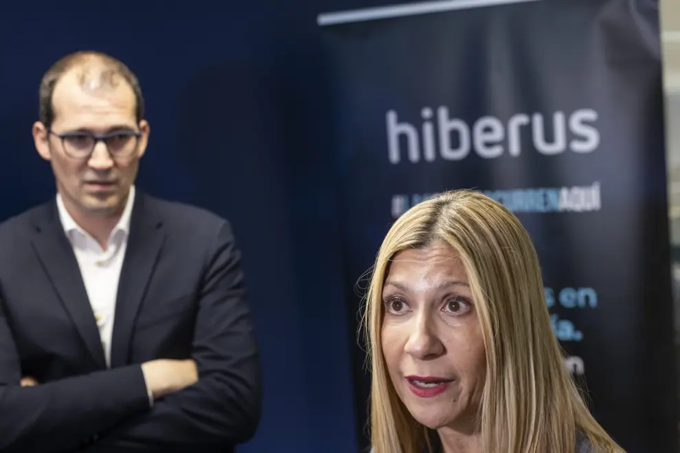 La vicepresidenta segunda y consejera de Economía, Empleo e Industria, Mar Vaquero, ha conocido las instalaciones de Hiberus