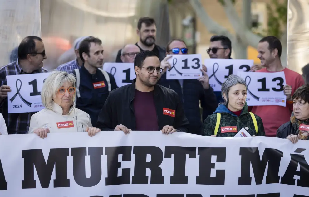 Concentración en Zaragoza contra la siniestralidad laboral en Aragón convocada por UGT y CC. OO.