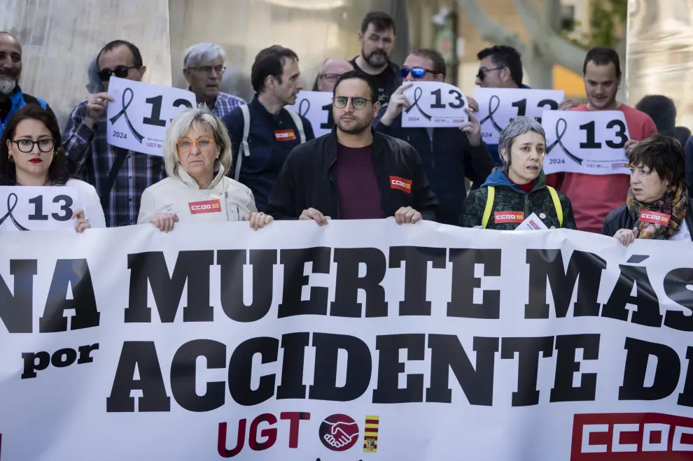 Concentración en Zaragoza contra la siniestralidad laboral en Aragón convocada por UGT y CC. OO.