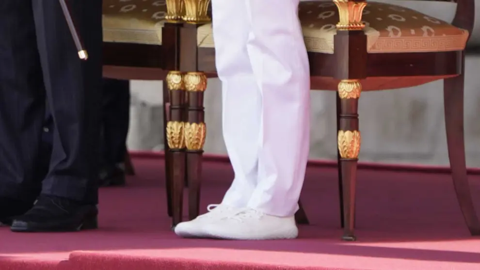 Las zapatillas de reina Letizia durante el acto por el Bicentenario de la Policía Nacional, a 8 de mayo de 2024, en Madrid