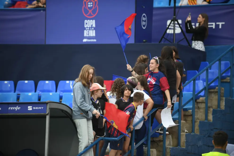 Ambiente del partido de la Copa de la Reina en La Romareda entre el Barça y la Real Sociedad que preside la reina Letizia