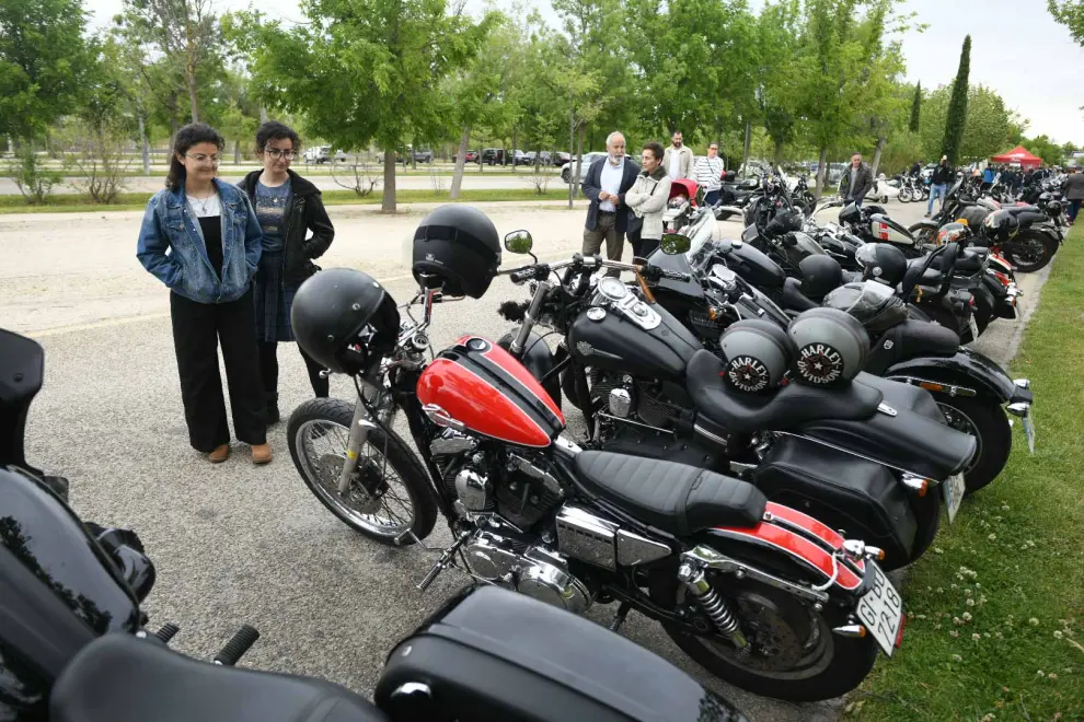 La Distinguished Gentlemans Ride, concentración solidaria de motos clásicas y neoclásicas, también se ha celebrado en Zaragoza este domingo.