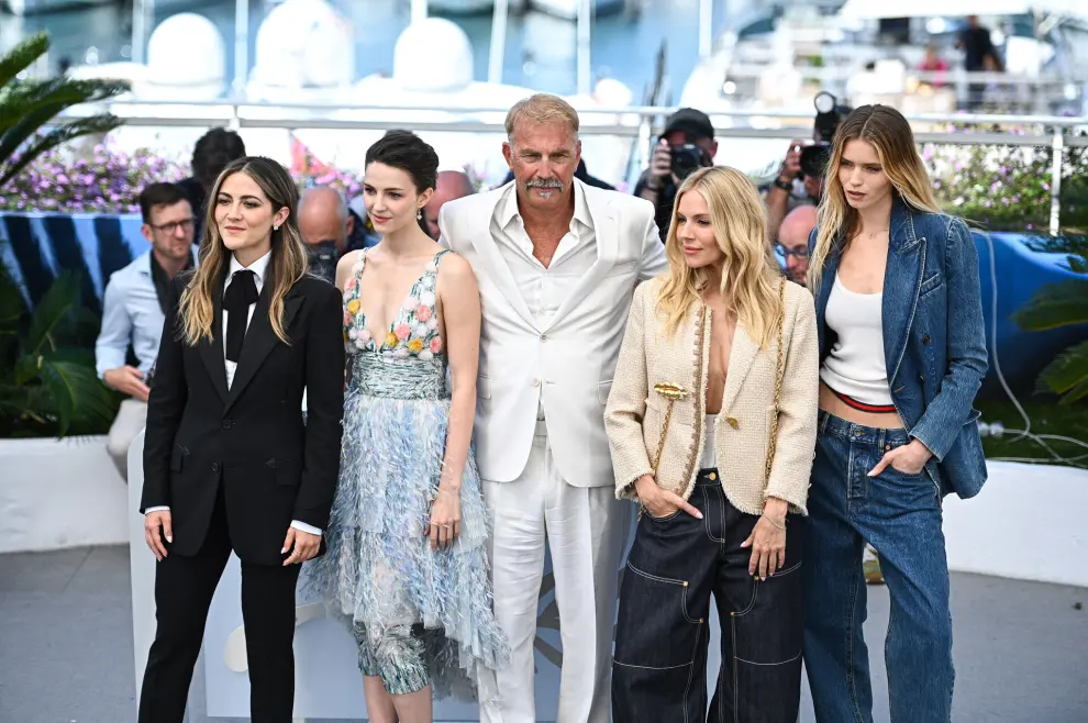 May 19, 2024, Cannes, Cannes, France: ISABELLE FUHRMAN, ELLA HUNT, KEVIN COSTNER, SIENNA MILLER and ABBEY LEE KERSHAW attend the ''Horizon: An American Saga'' Photocall at the 77th annual Cannes Film Festival at Palais des Festivals on May 19, 2024 in Cannes, France. (Credit Image: © Stefanos Kyriazis/ZUMA Press Wire)