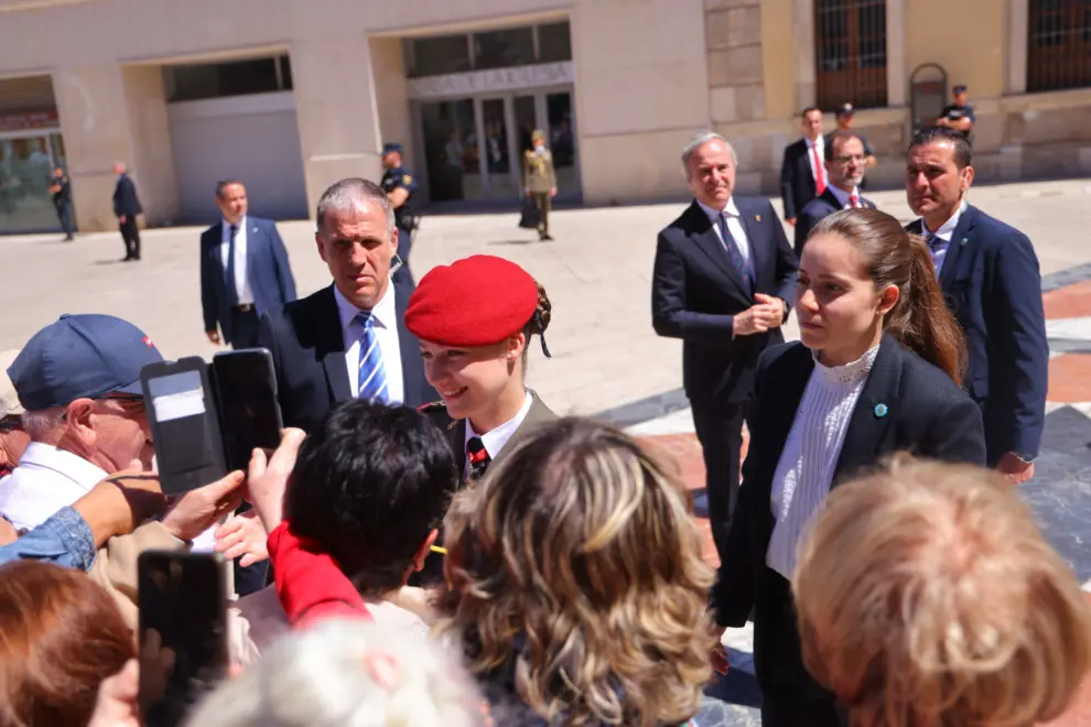 La princesa Leonor se acerca a saludar a los zaragozanos