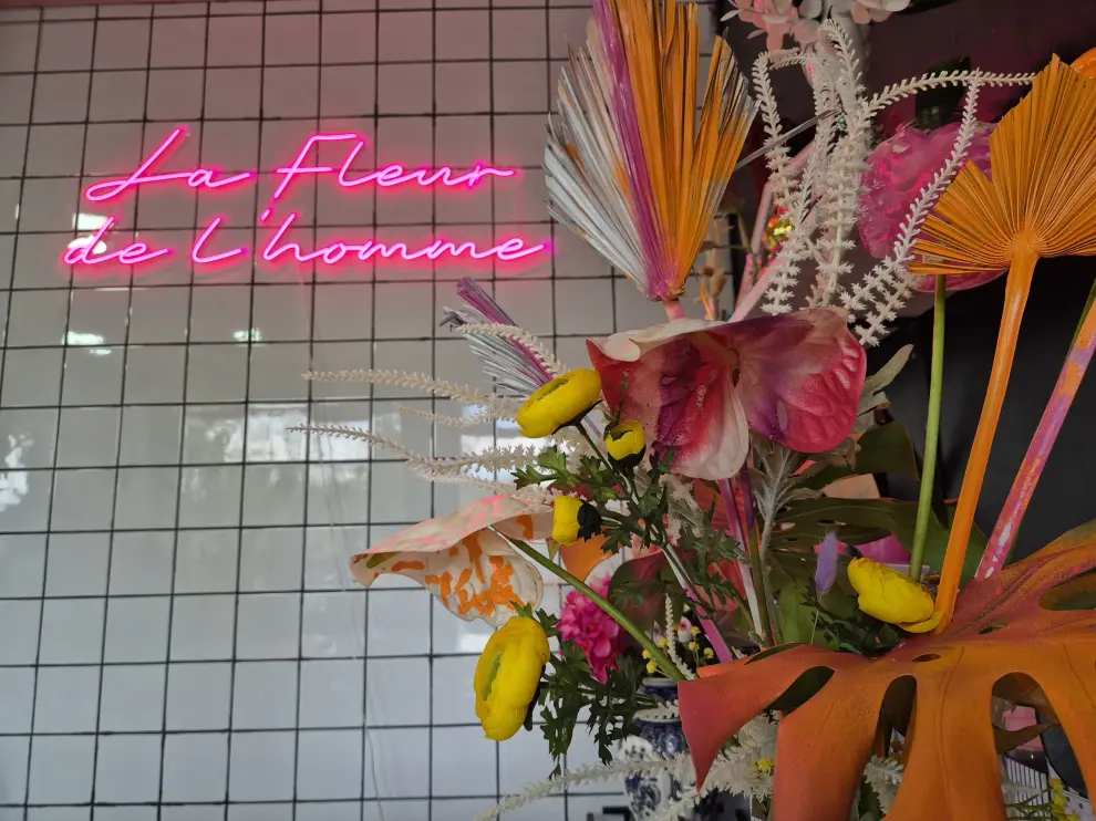 Nacho Carbonell está al frente de La Fleur De L'Homme, la nueva floristería en el Arrabal de Zaragoza