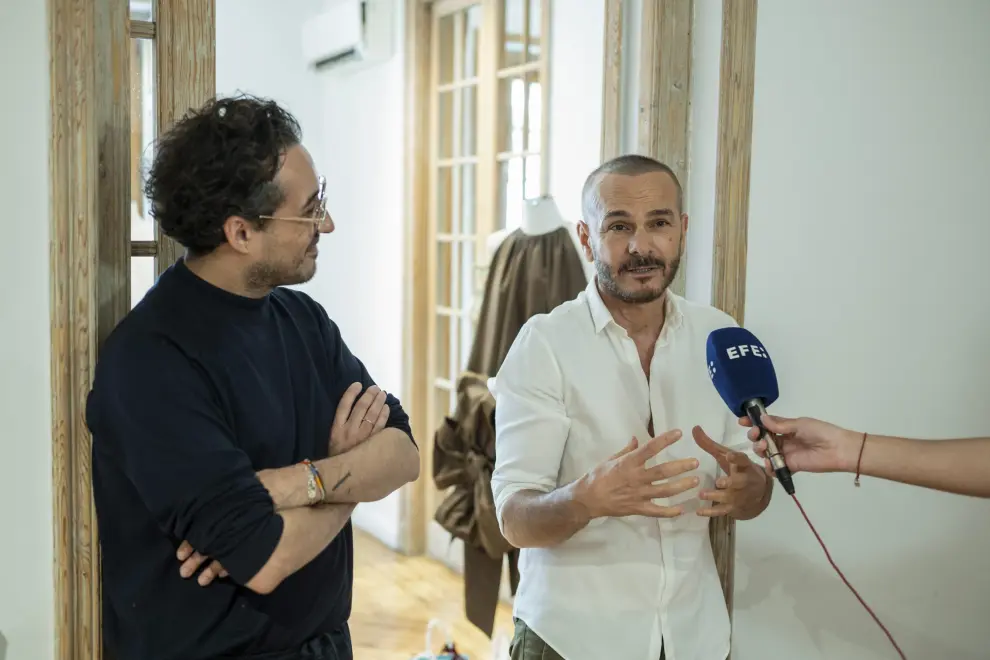El aragonés Antonio Burillo (izquierda), y Juan Carlos Hernández (d), los creativos de la firma The 2nd Skin Co. presentan su próxima colección