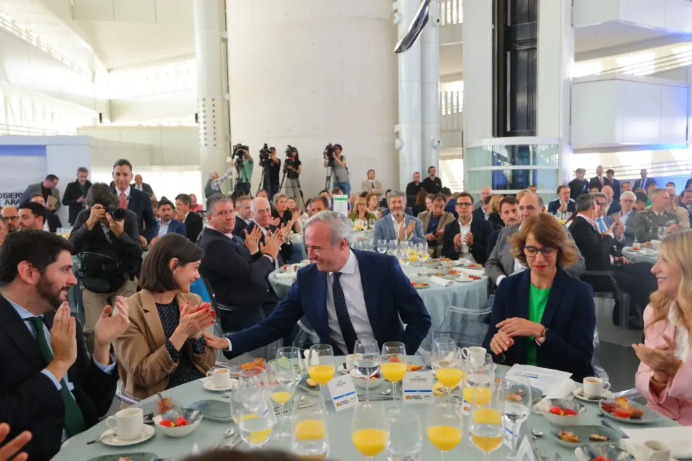 Desayuno informativo de Azcón con 200 invitados para anunciar una macroinversión tecnlógica