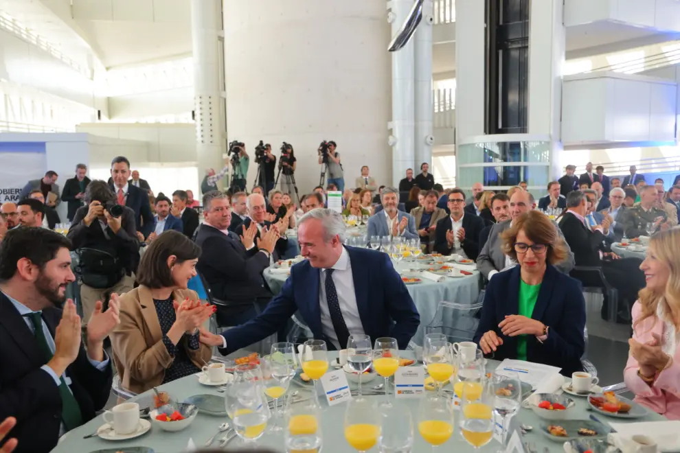 Desayuno informativo de Azcón con 200 invitados para anunciar una macroinversión tecnlógica