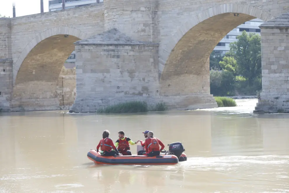 El Ayuntamiento ha comenzado este miércoles el tratamiento contra la mosca negra en el río Ebro.