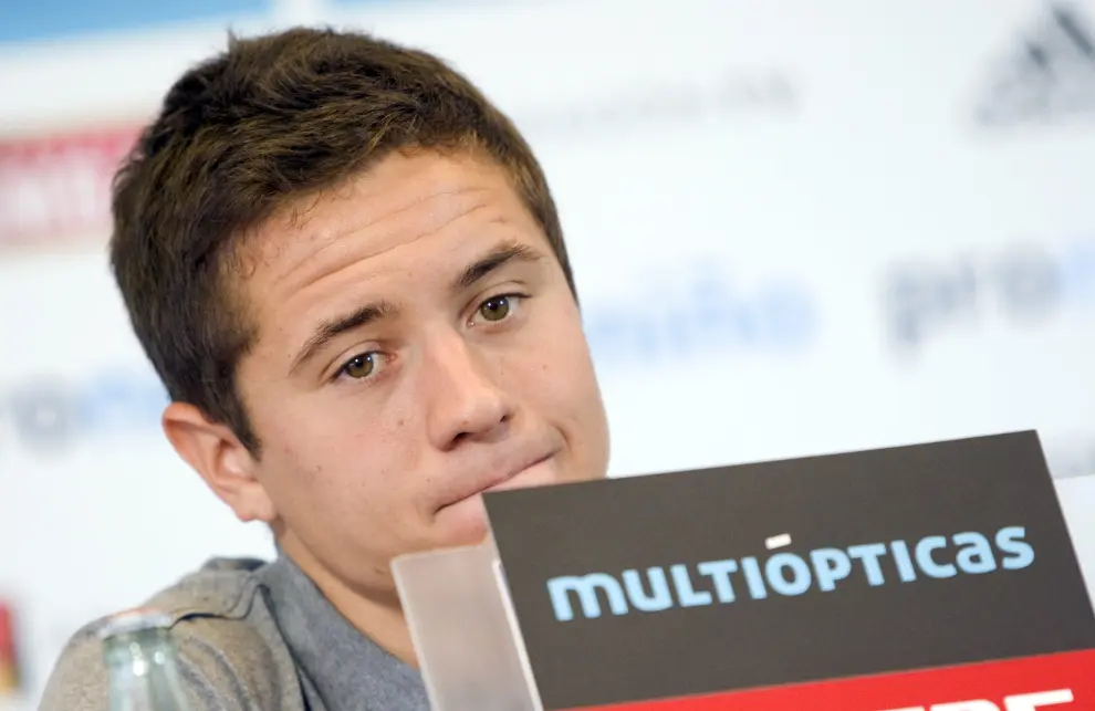 Ander Herrera se despide en la rueda de prensa del 23 de mayo de 2011.