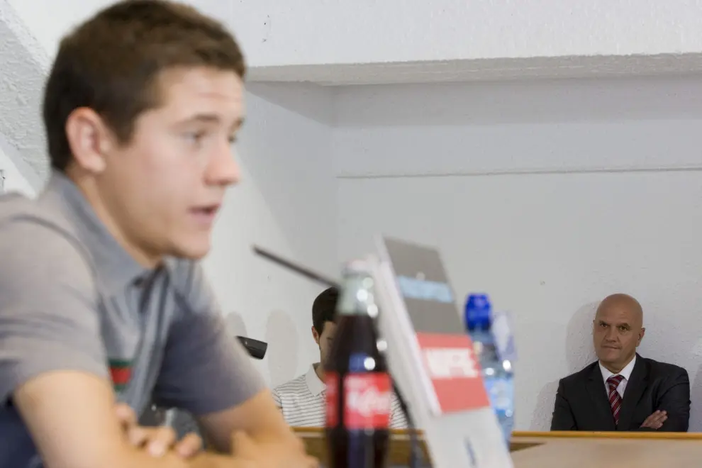 Ander Herrera se despide en la rueda de prensa del 23 de mayo de 2011.