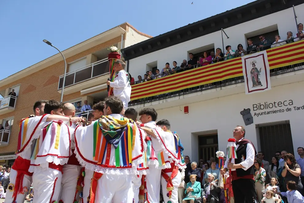El dance de Tardienta luce en sus fiestas de Santa Quiteria.
