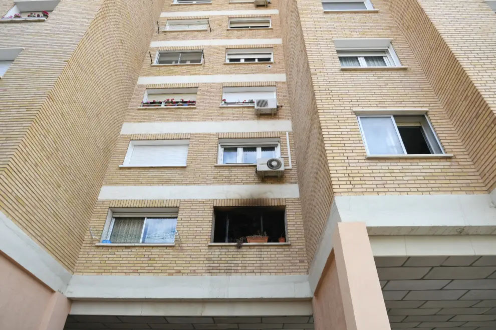 Incendio en una vivienda en Zaragoza en la calle Pintor Manuel Viola