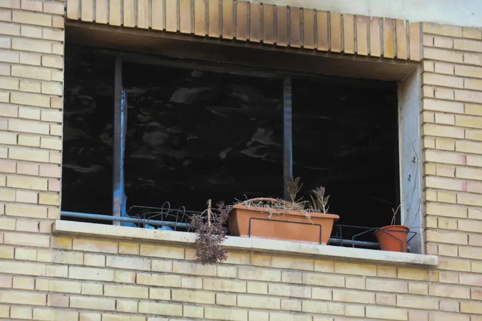 Incendio en una vivienda en Zaragoza en la calle Pintor Manuel Viola