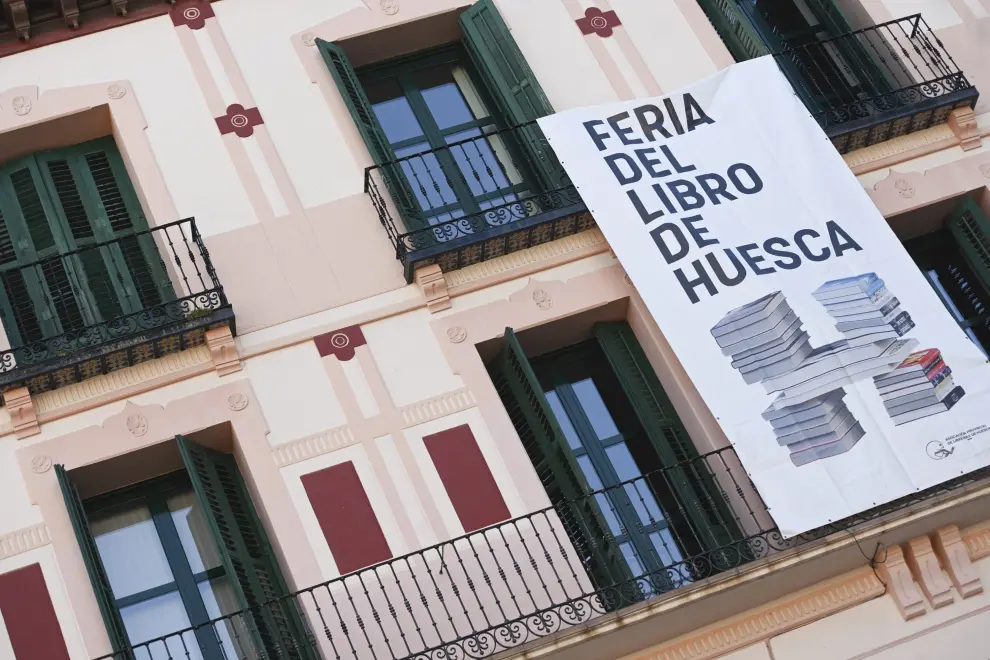 Animada inauguración de la 40ª Feria del Libro de Huesca.