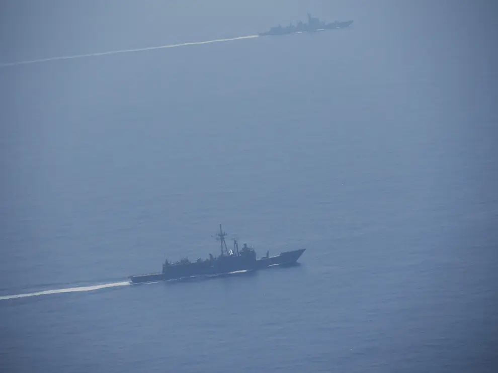 Fotografía publicada por el Ministerio de Defensa Nacional de Taiwán, se ven buques chinos cerca de su país