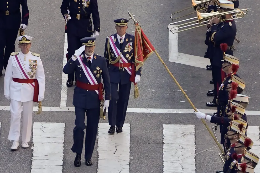 Fotos Desfile del Día de las Fuerzas Armadas en Oviedo Imágenes