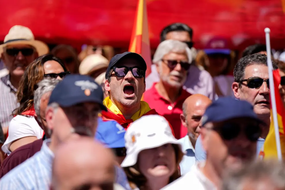 Miles de personas se concentran en Madrid en el acto del PP liderado por Alberto Núñez Feijóo contra el Gobierno y la amnistía