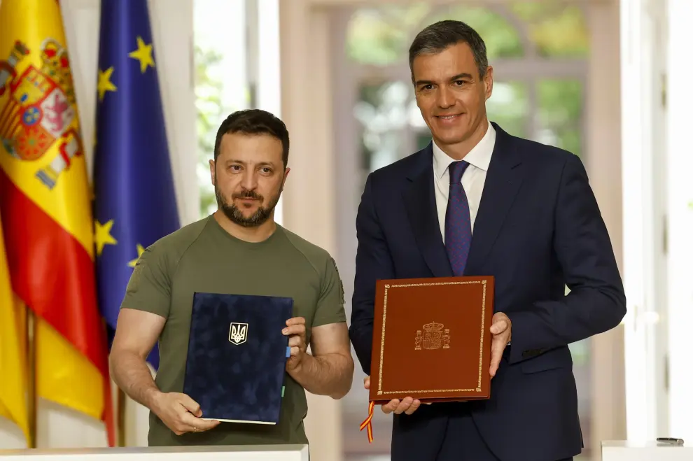 El presidente del gobierno español, Pedro Sánchez y el presidente de Ucrania, Volodímir Zelenski