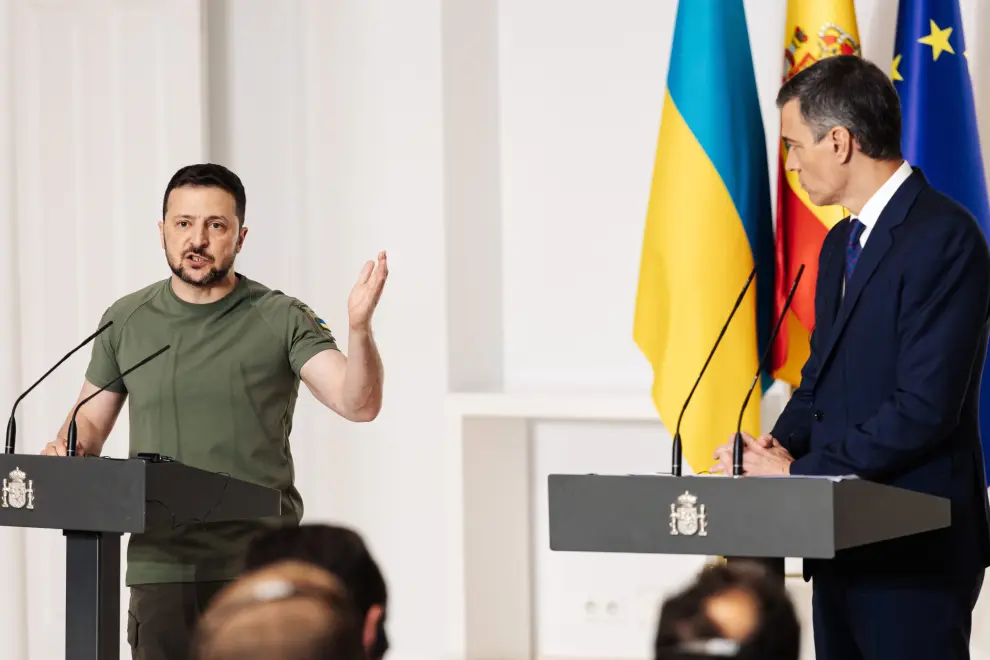 El presidente del gobierno español, Pedro Sánchez y el presidente de Ucrania, Volodímir Zelenski