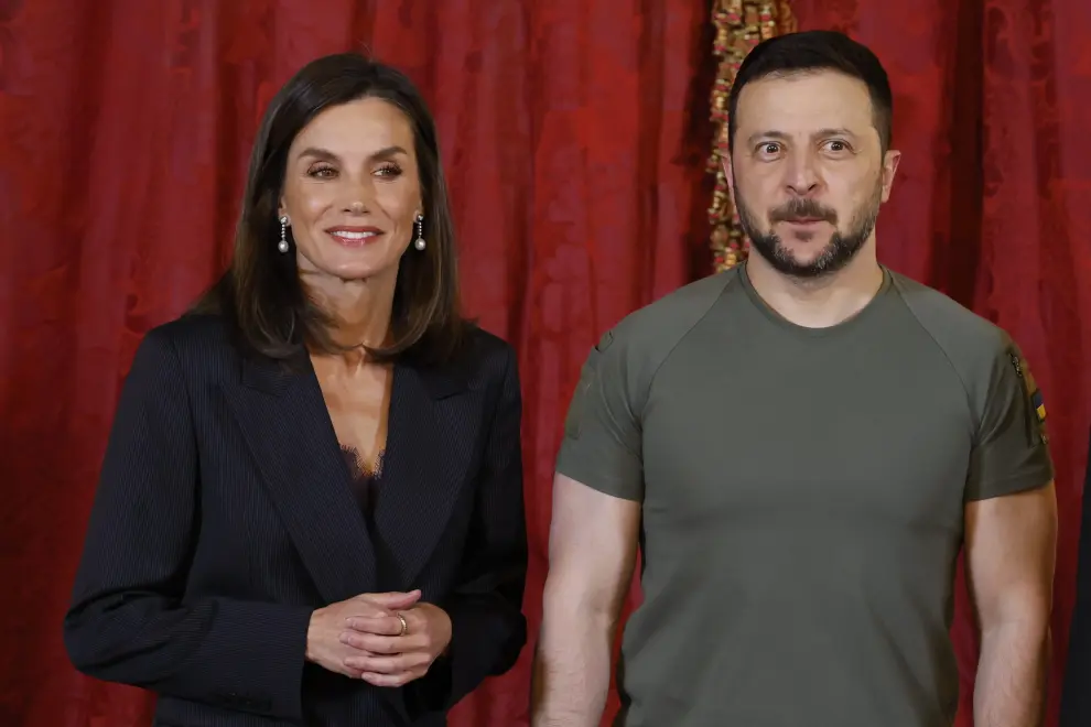 Los reyes de España Felipe VI y Letizia, junto al presidente de Ucrania, Volodímir Zelenski