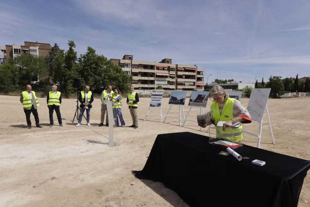 Primera piedra del centro cívico Hispanidad.