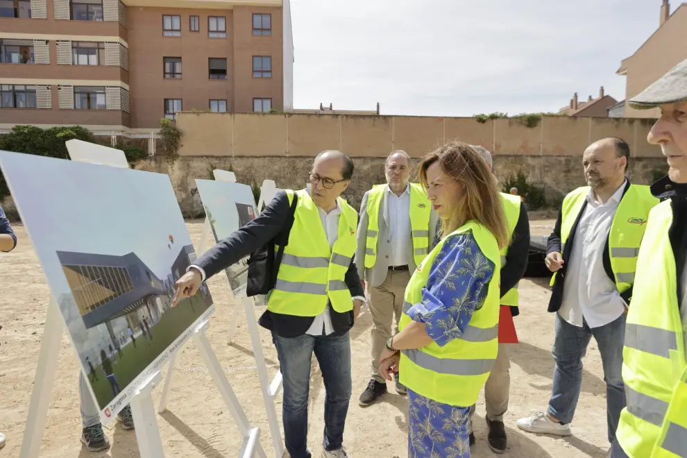 Primera piedra del centro cívico Hispanidad.