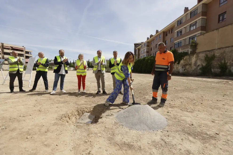 Primera piedra del centro cívico Hispanidad.