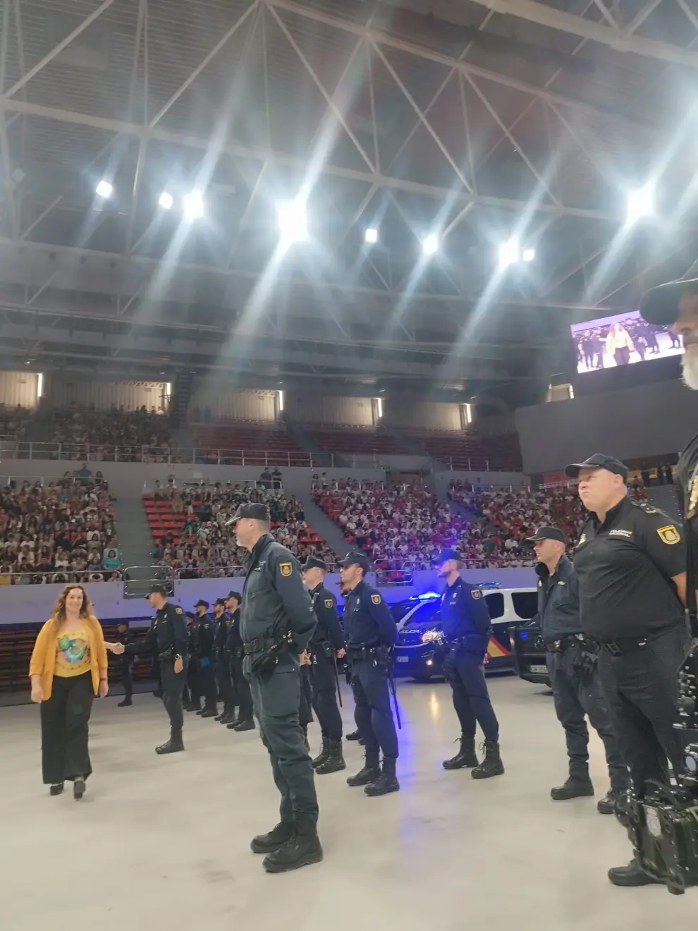 Exhibición de la Policía Nacional ante más de 5.000 escolares en el Príncipe Felipe de Zaragoza.