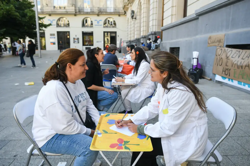 La consulta del psiquiatra, gratuita y en la calle para protestar en el centro de Zaragoza