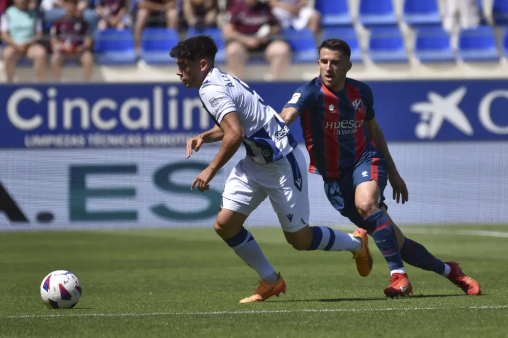 Imágenes del partido entre la SD Huesca y el Levante, correspondiente a la jornada 42 de La Liga Hypermotion.