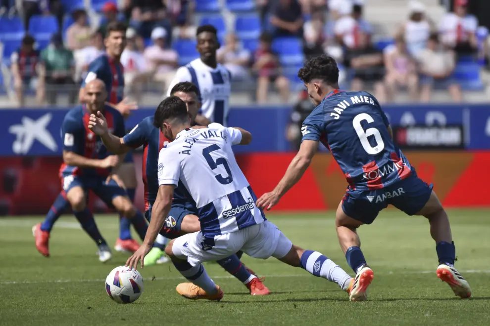 Imágenes del partido entre la SD Huesca y el Levante, correspondiente a la jornada 42 de La Liga Hypermotion.