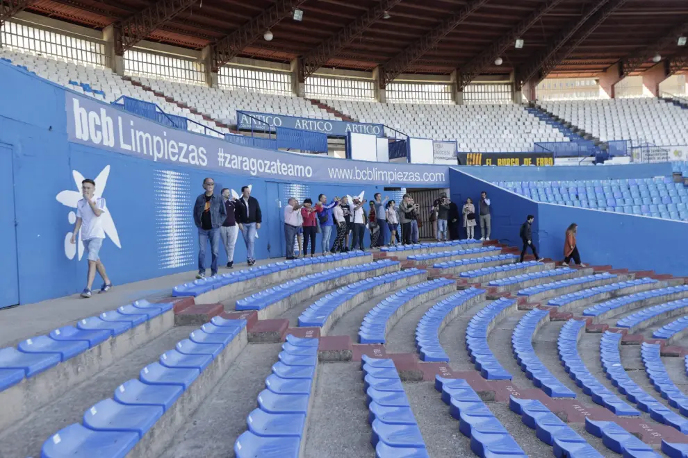 Aficionados visitan La Romareda para despedir el gol sur antes de que sea derribado
