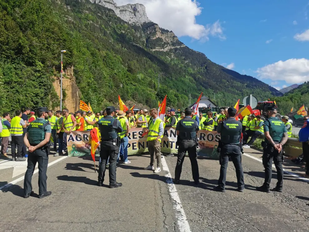 Protestas de los agricultores en las carreteras de Huesca