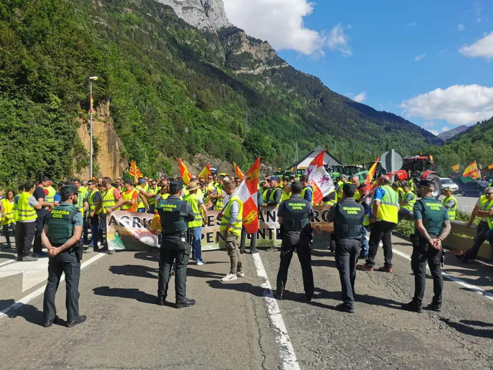 Protestas de los agricultores en las carreteras de Huesca