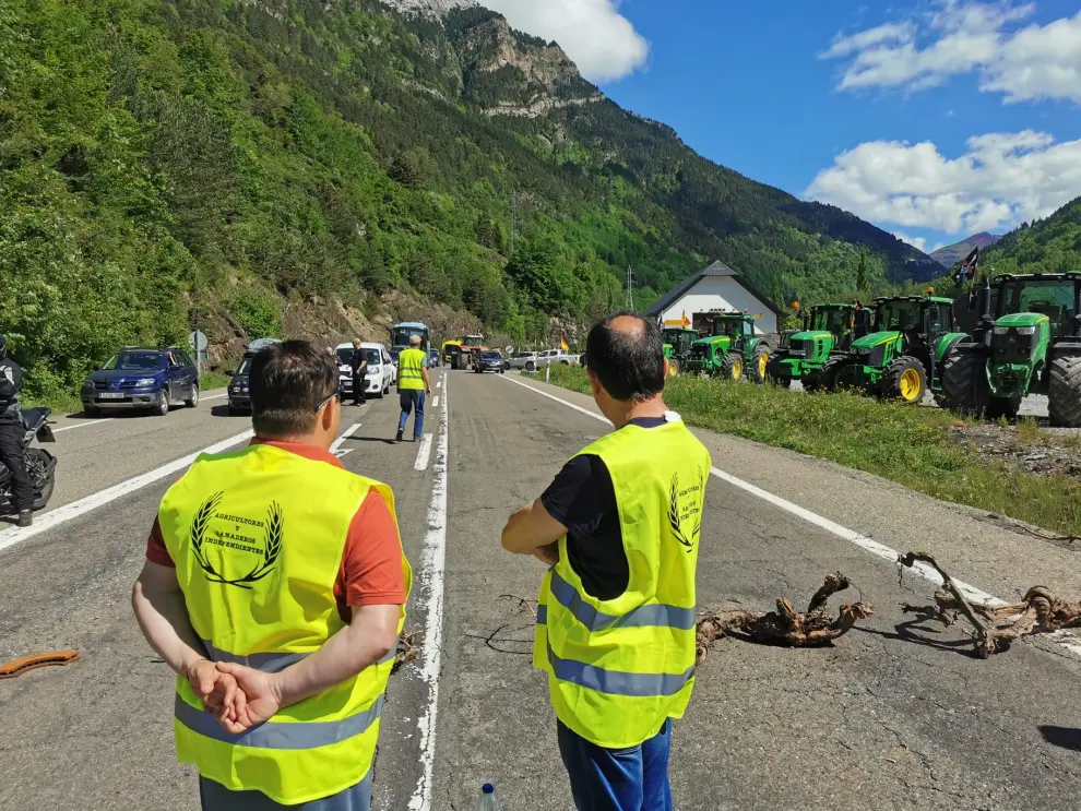 Protestas de los agricultores en las carreteras del Pirineo
