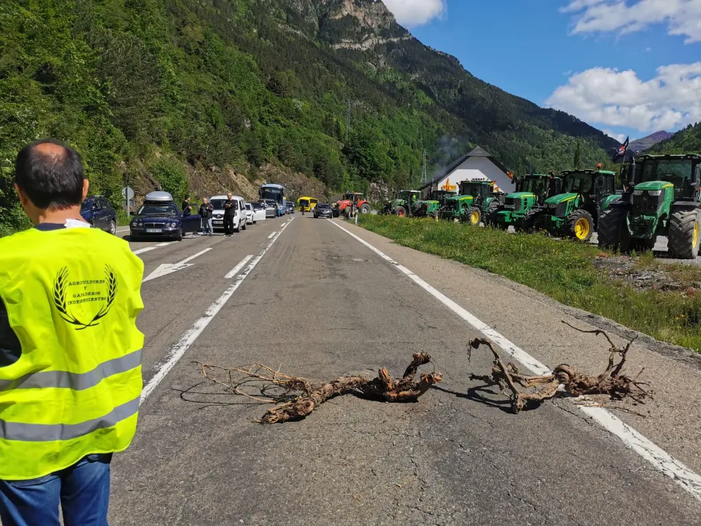 Protestas de los agricultores en las carreteras del Pirineo