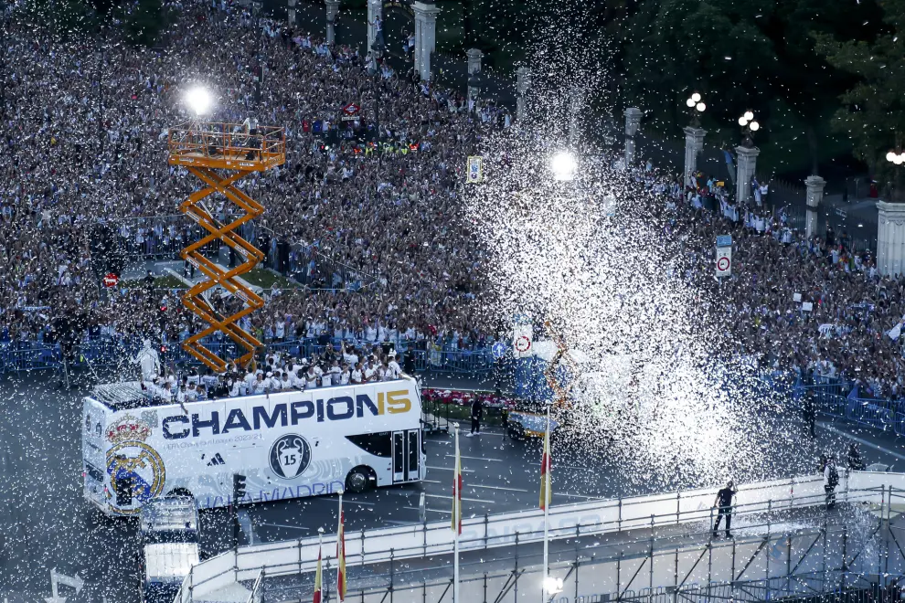 Players of Real Madrid celebrate as they arrive on a bus on the Plaza Cibeles square at Cibeles Fount during the celebration of Real Madrid after winning their 15th UEFA Champions League title against Borussia Dortmund in London on June 02, 2024, in Madrid, Spain...AFP7 ..02/06/2024 ONLY FOR USE IN SPAIN [[[EP]]]