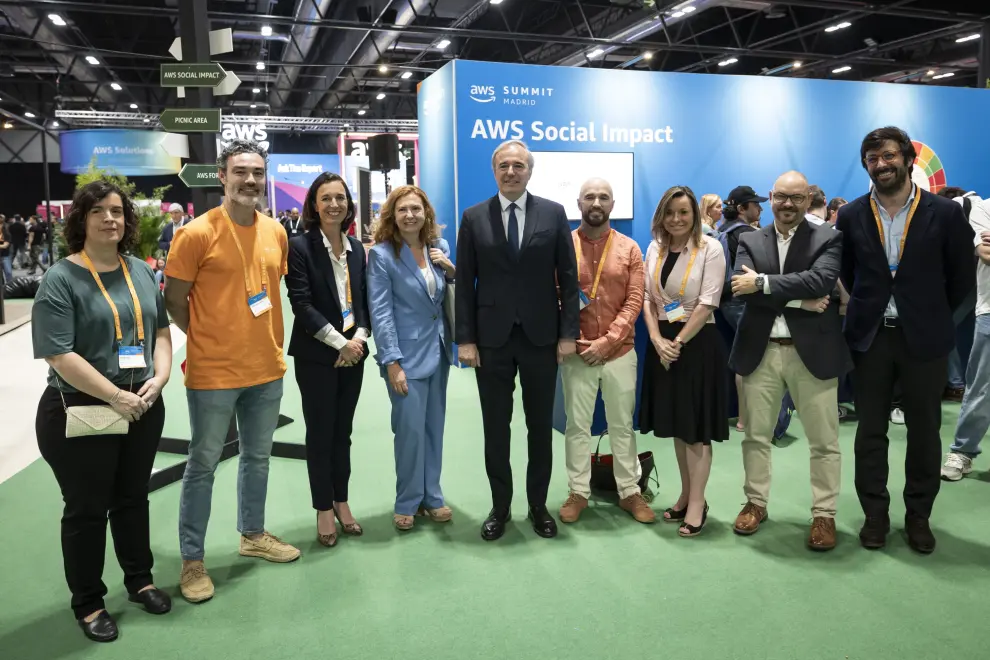 Visita de Azcón a Amazon Web Services Summit 2024 en Madrid.
