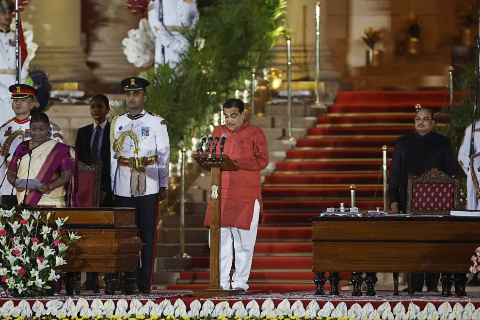 Nitin Gadkari takes an oath during a swearing-in ceremony at the presidential palace in New Delhi, India, June 9, 2024. REUTERS/Adnan Abidi [[[REUTERS VOCENTO]]]