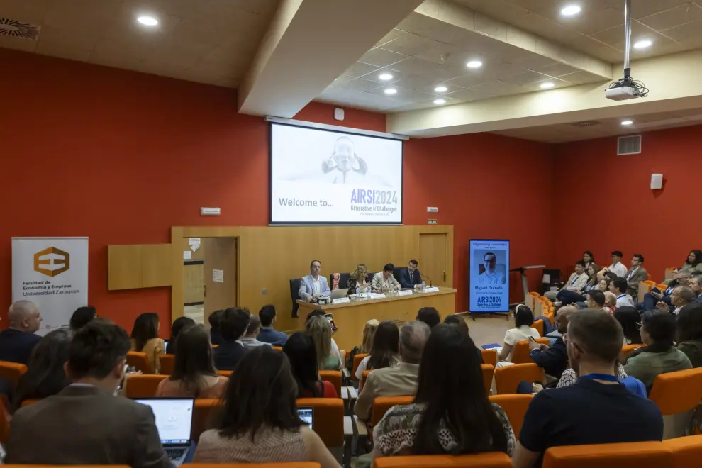 Fotos del congreso científico internacional sobre IA en Zaragoza