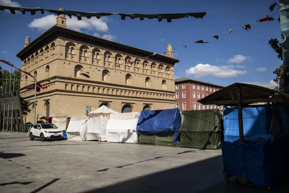 Montaje del Mercado Medieval de Zaragoza 2024