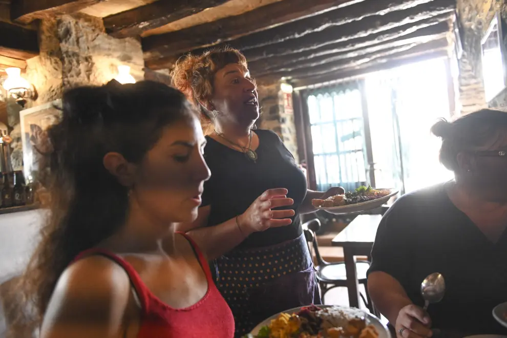 Restaurante 'La Tarara' de Guaso: pasión y creatividad en la cocina vegetariana de Maite Gracia.